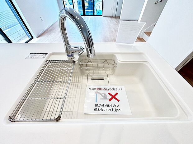 【その他設備(浄水器)】いつでも清潔なおいしいお水を。一つの水栓で水道水と浄水を使い分け。