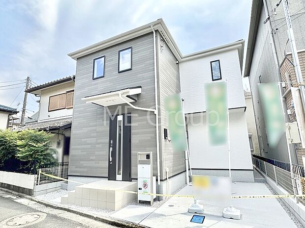 【現地外観写真】洗練された外観、上質な住空間が広がる室内は永く安心して過ごせる住居です。 