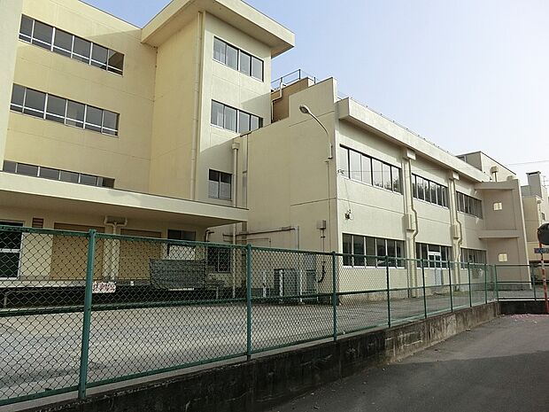所沢市立三ケ島中学校(約2,070m)
