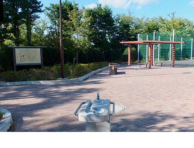 鷲ヶ峰けやき公園(約100m)