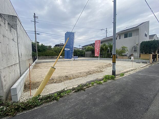 【現地土地写真】
建築条件付き×敷地30坪超の全2区画が誕生！敷地を無駄なく活用した、2階建て「3LDK」のプランが用意されています。/現地2026年6月撮影