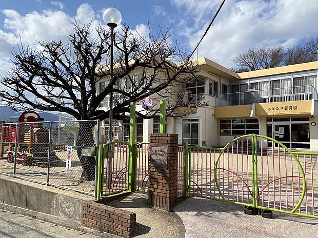 【わかひさ保育園まで約557m】
徒歩7分。0歳から5歳を対象とした保育園。送迎の際も負担が少ない距離です。アレルギー除去食に対応した自園給食が提供されています。駐車場24台分あり。