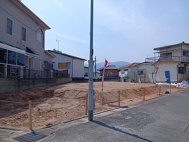 【現地土地写真】
角地を含む全2区画の建築条件付き土地。建築条件付きだからこそ、土地と建物のバランスを考えた住まいづくりが可能です。/2026年3月現地撮影