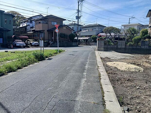 【前面道路含む現地写真】
ショッピングセンター「ゆめタウン筑紫野」まで徒歩9分(約700m)で行くことができます。日々の買い物を効率よく済ませられそうです。/現地（2026年4月）撮影