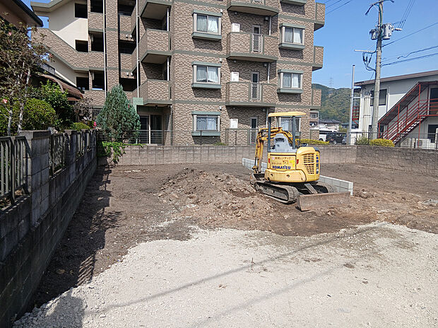 【現地土地写真】
建ぺい率は60%、容積率は200%。ぜひ現地にて、実際の日当たり状況などをご確認ください。/現地(2026年4月)撮影