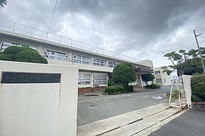 粕屋町立仲原小学校  962m(徒歩13分)