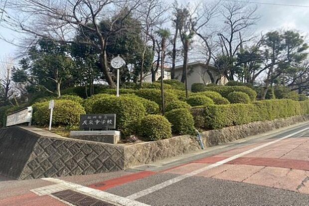 福岡市立友泉中学校（約824m）