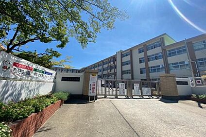 福岡市立香椎東小学校 約1500m(徒歩19分)