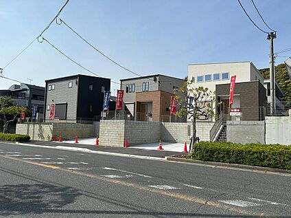 【前面道路含む現地写真】