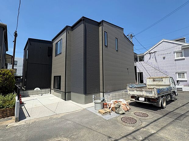 【【2号地・外観】】現地でご覧いただくと、写真以上に外観の存在感や住まいの雰囲気をご体感いただけます。ぜひお気軽にご見学ください。