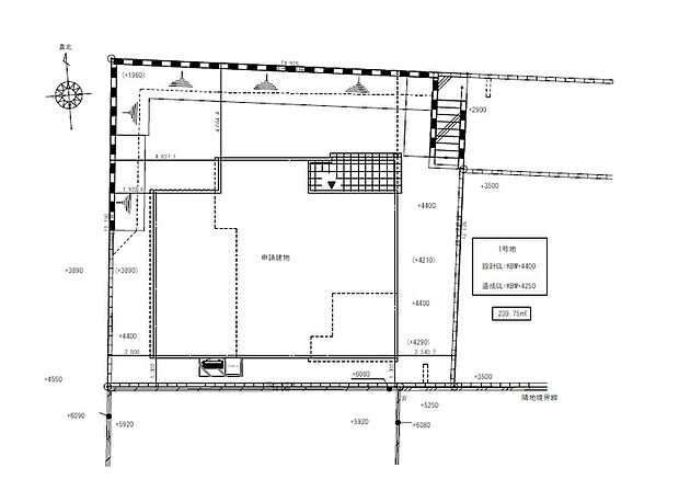 土地面積約72.52坪。前面道路から奥まった位置に立地しています。通行人の視線が届きにくく、ゆったりと過ごすことができそうです。