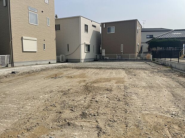 【【現地土地写真】】北側接道のため、前面道路から見えにくい南側に採光面を設けるプランも◎プライバシーを確保しながら、光を取り入れることができます。/現地(2026年3月)撮影