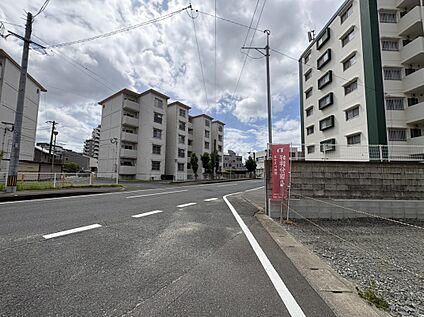 【前面道路含む現地写真】