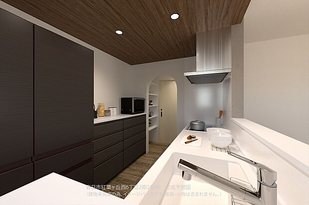 【【完成予想図(キッチン)】】タカラスタンダードのシステムキッチンです。後片付けの時短にも役立つ、食器洗乾燥機付き。キッチンサイドには、ストック類の整理にも重宝するパントリーが設けられています。