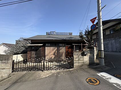 【前面道路を含む土地写真】