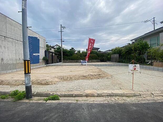 【【現地土地写真】】建築条件付き×敷地30坪超の全2区画が誕生！敷地を無駄なく活用した、2階建て「3LDK」のプランが用意されています。/現地2026年6月撮影