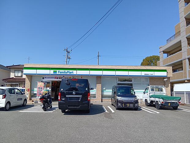 ファミリーマート福岡飯倉二丁目店
