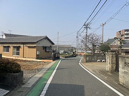 【前面道路を含む現地写真】
