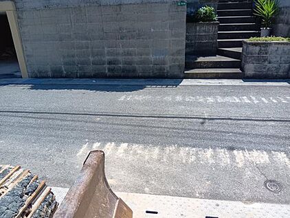 【前面道路含む現地写真】