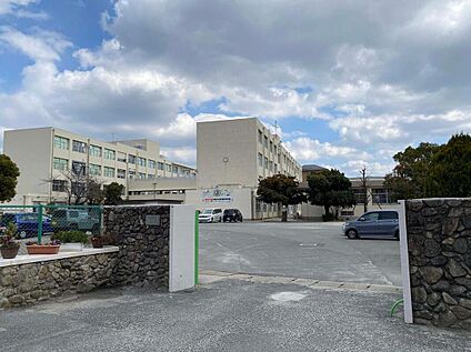 福岡市立三宅中学校 約1200m(徒歩15分)
