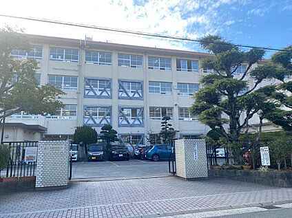 福岡市立城西中学校 約841m(徒歩11分)