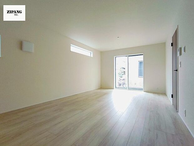 【居間・リビング】【リビング】キッチンと一体になったリビングはひろびろとしたくつろぎ空間を実現しています。