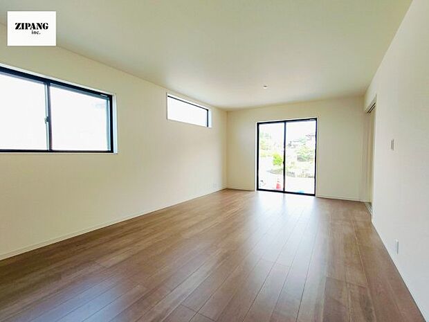 【居間・リビング】【リビング】キッチンと一体になったリビングはひろびろとしたくつろぎ空間を実現しています。 