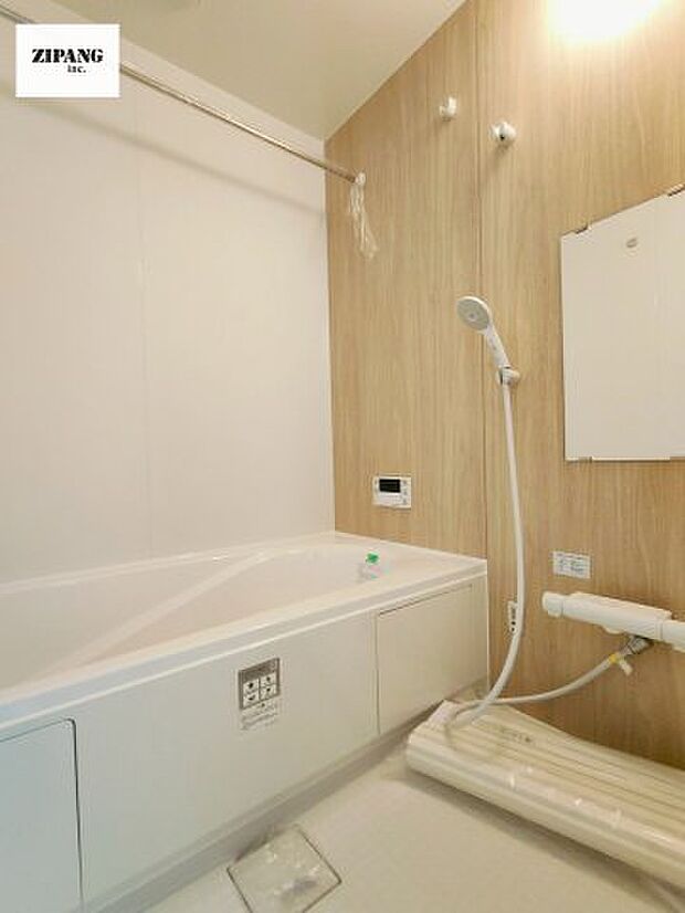 【風呂】【浴室】1坪タイプのお風呂。浴室暖房換気乾燥機付きで、雨の日の洗濯や冬の入浴を快適に過ごせます。