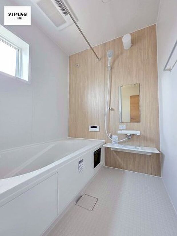 【風呂】【浴室】1坪タイプのお風呂。浴室暖房換気乾燥機付きで、雨の日の洗濯や冬の入浴を快適に過ごせます。