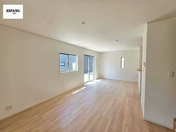 【居間・リビング】【リビング】キッチンと一体になったリビングはひろびろとしたくつろぎ空間を実現しています。 