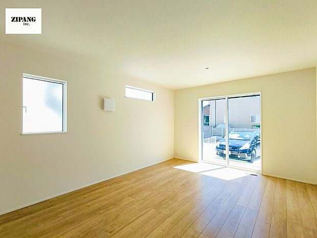 【居間・リビング】【リビング】キッチンと一体になったリビングはひろびろとしたくつろぎ空間を実現しています。