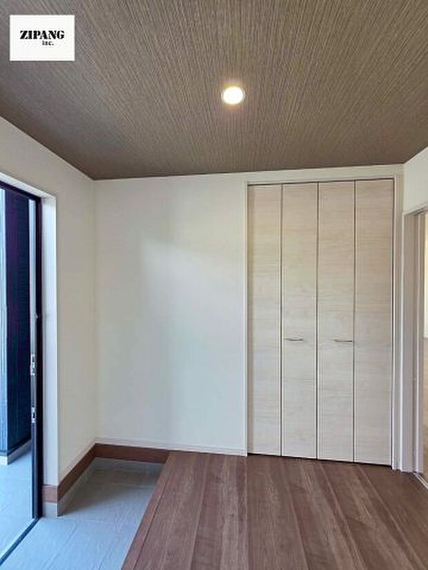 【玄関】【玄関】大容量の収納スペースは大家族でもらくらく収納可能です。