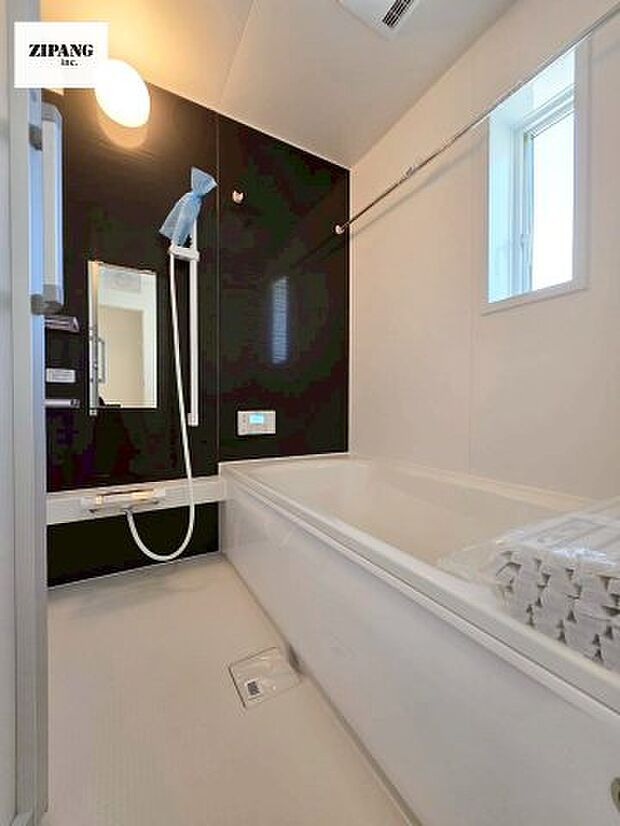 【風呂】【浴室】1坪タイプのお風呂。浴室暖房換気乾燥機付きで、雨の日の洗濯や冬の入浴を快適に過ごせます。