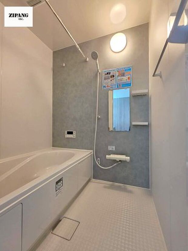 【風呂】【浴室】1坪タイプのお風呂。浴室暖房換気乾燥機付きで、雨の日の洗濯や冬の入浴を快適に過ごせます。