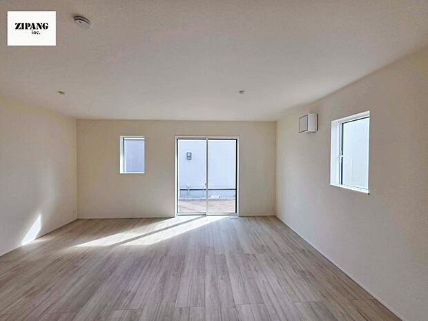 【居間・リビング】【リビング】キッチンと一体になったリビングはひろびろとしたくつろぎ空間を実現しています。 