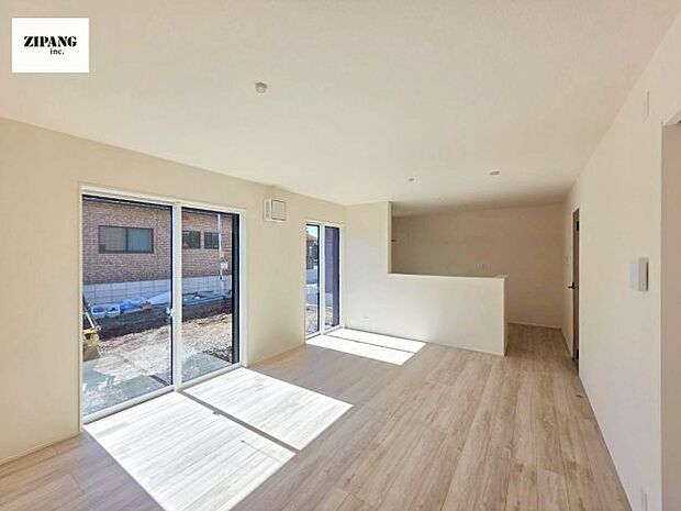 【居間・リビング】【リビング】キッチンと一体になったリビングはひろびろとしたくつろぎ空間を実現しています。 