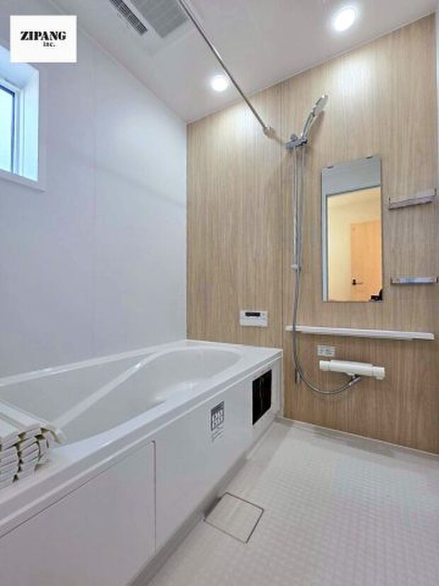 【風呂】【浴室】1坪タイプのお風呂。浴室暖房換気乾燥機付きで、雨の日の洗濯や冬の入浴を快適に過ごせます。