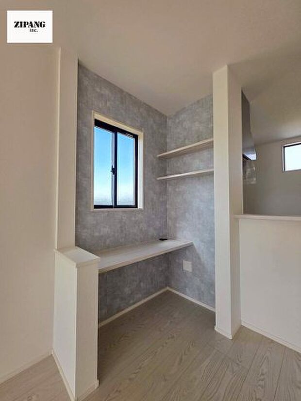 【居間・リビング】【スタディカウンター】リビングの一角に設置されたカウンターは、お子様の勉強や家事、ワークスペースに好評です。