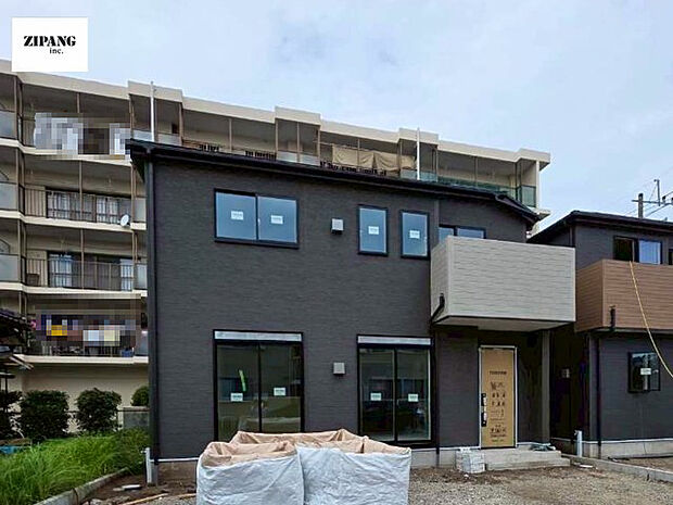 【外観】【現地外観写真】ただいま建築中です♪周辺物件とともにご紹介させていただきますのでお気軽にお問い合わせください！（2025年10月撮影）