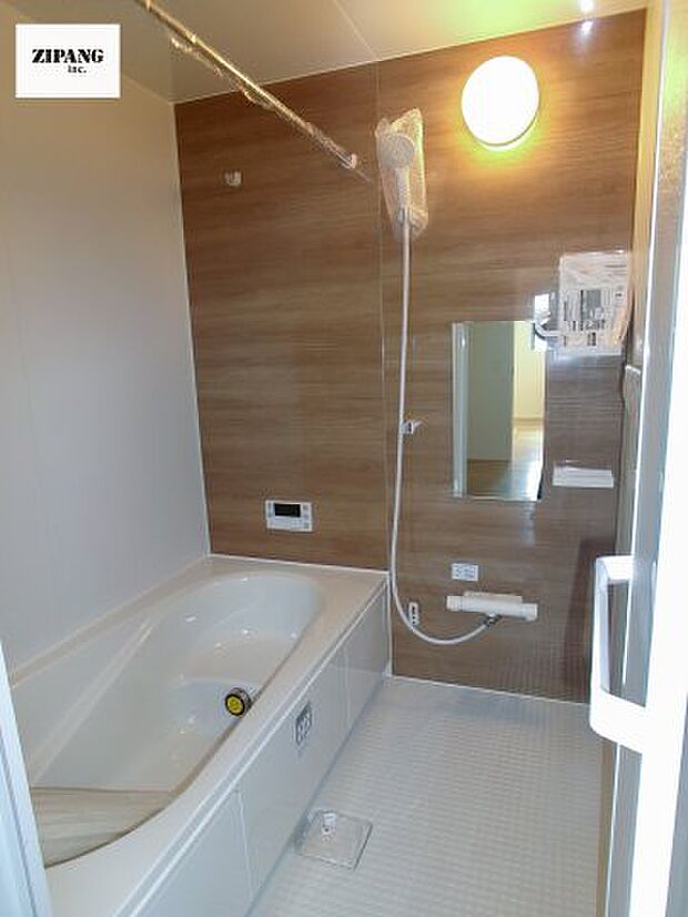 【風呂】【浴室】1坪タイプのお風呂。浴室暖房換気乾燥機付きで、雨の日の洗濯や冬の入浴を快適に過ごせます。