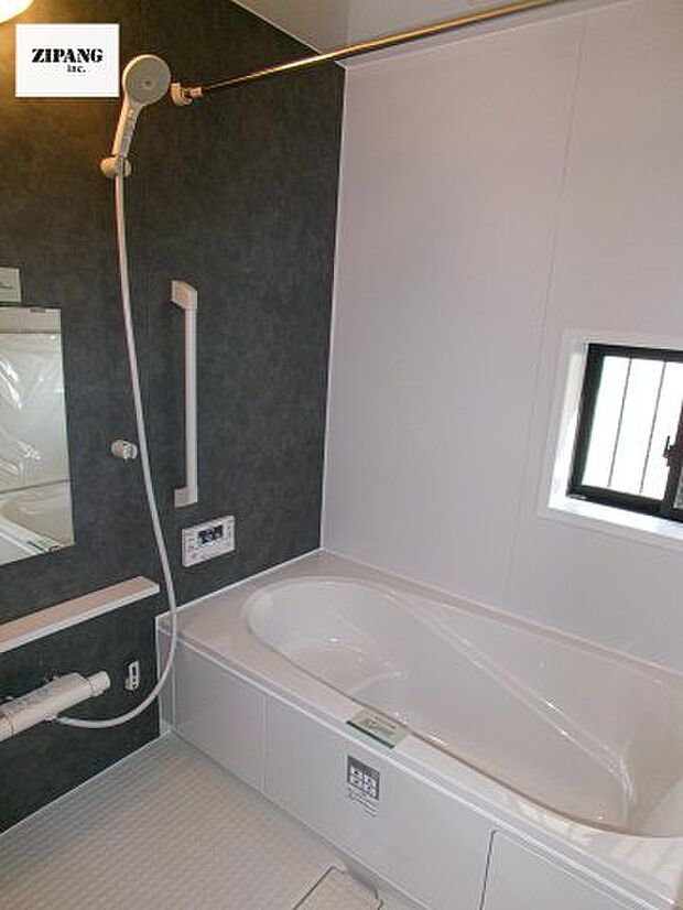 【風呂】【浴室】1坪タイプのお風呂。浴室暖房換気乾燥機付きで、雨の日の洗濯や冬の入浴を快適に過ごせます。