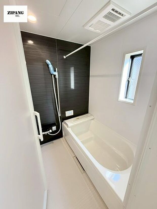 【風呂】【浴室】1坪タイプのお風呂。浴室暖房換気乾燥機付きで、雨の日の洗濯や冬の入浴を快適に過ごせます。