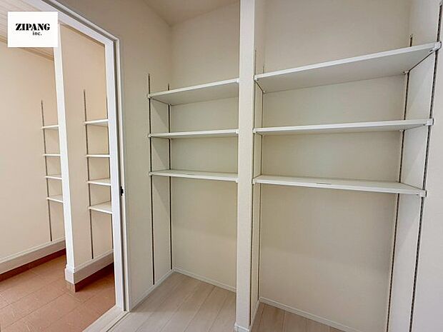 【収納】【シューズインクローク】靴や雨具、アウトドア用品など汚れや水を気にせず片付けられます。
