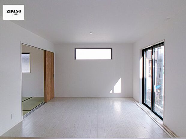 【居間・リビング】【リビング】キッチンと一体になったリビングはひろびろとしたくつろぎ空間を実現しています。