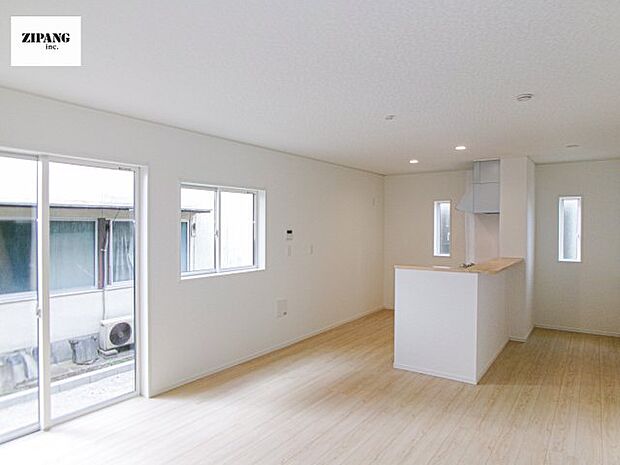 【居間・リビング】【リビング】キッチンと一体になったリビングはひろびろとしたくつろぎ空間を実現しています。