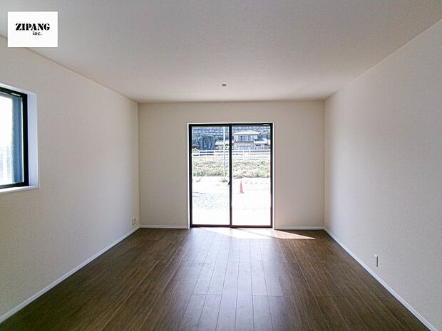 【居間・リビング】【リビング】キッチンと一体になったリビングはひろびろとしたくつろぎ空間を実現しています。 