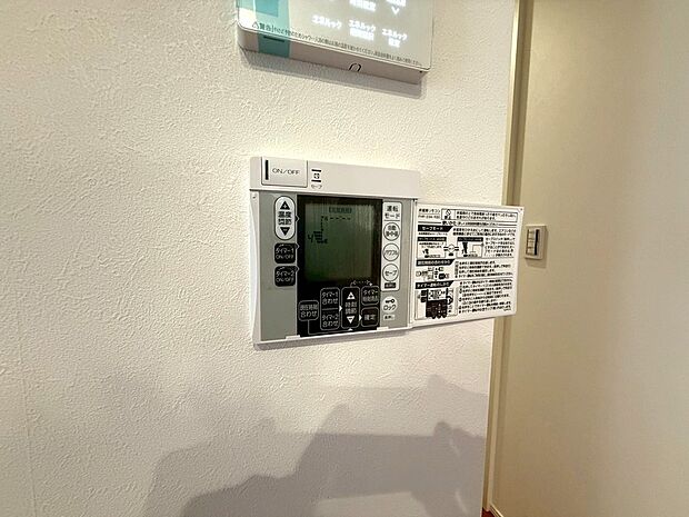 【◆床暖房】足元から身体全体を温めてくれる床暖房がリビングに標準装備です。