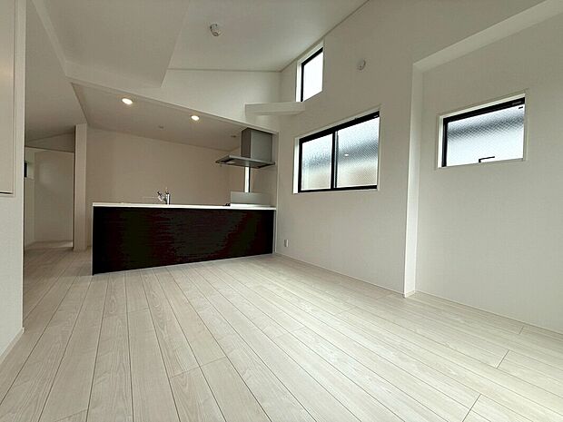 【◆LDK】完成前になりますのでショールームにてプレゼンテーションをさせていただきます。同仕様の完成現場もご案内させていただきますので、より具体的にご検討いただけると思います。