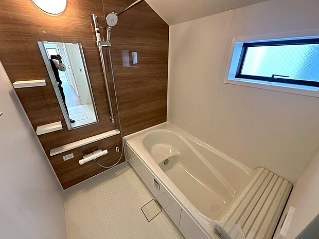 【◆浴室】同仕様施工例写真になります。同仕様の完成現場をご覧いただく事が出来ます。また、ショールームにてプレゼンテーションもさせていただきます。お客様によりご安心いただける様、サポートさせていただきます。