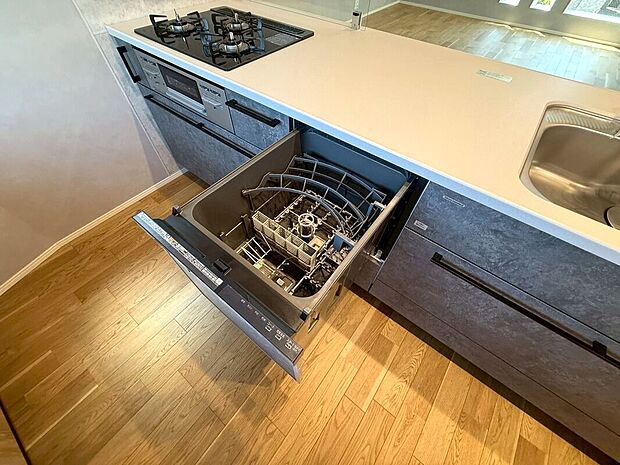 【◆食洗機 (ECO&節水機能搭載)】同仕様の完成現場をご用意しておりますので、実際に品質・質感をご覧いただけます。その際に機能についてなど、詳細にご説明させていただきます。ご不明点などございましたら何なりとお申しつけくださいませ。